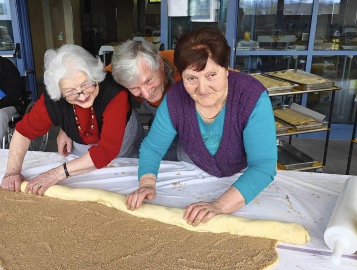 inoprehrana/2024---Velikonocna-potica